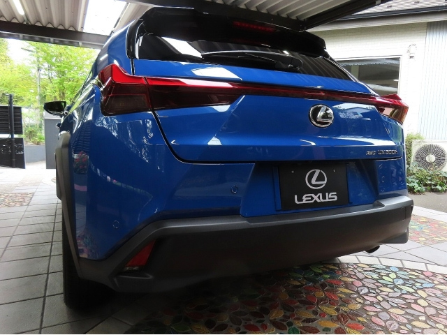 LEXUS UX 2024