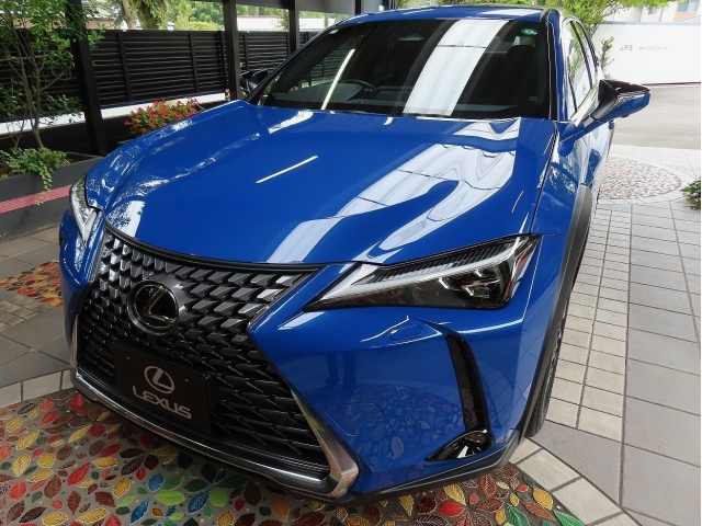 LEXUS UX 2024