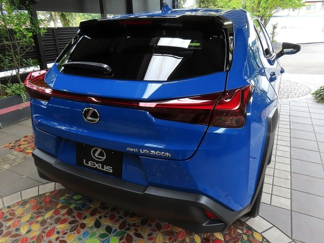 LEXUS UX 2024