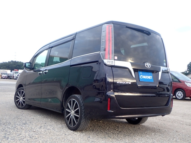 TOYOTA ESQUIRE 2018