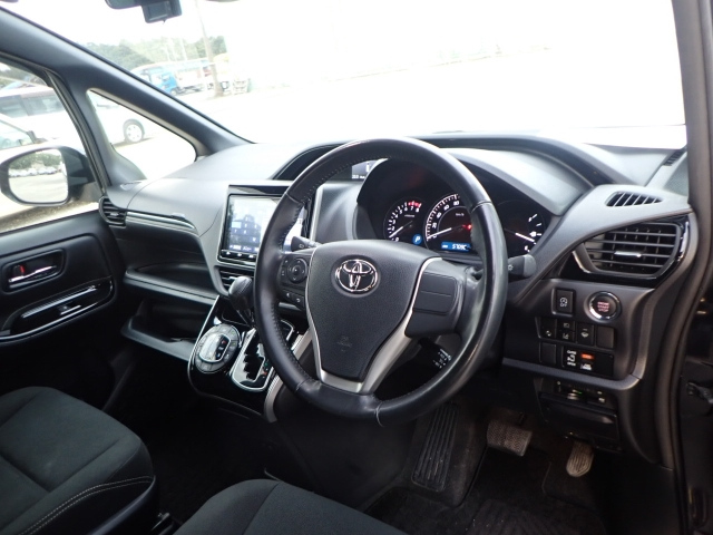 TOYOTA ESQUIRE 2018