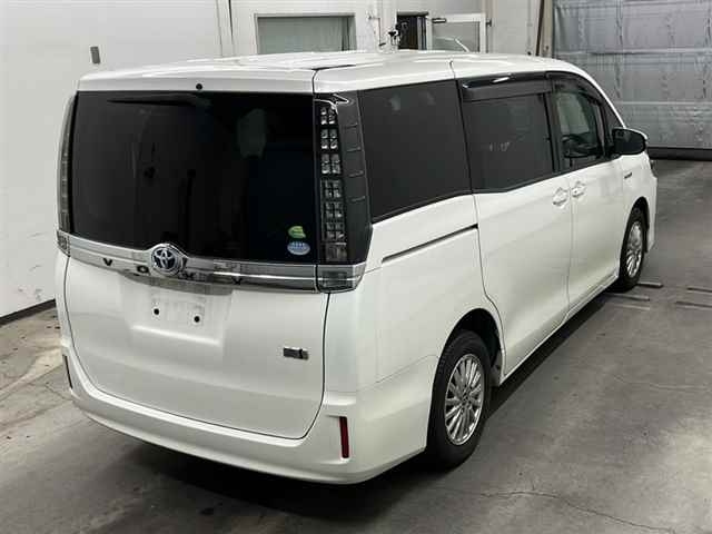 TOYOTA VOXY 2014