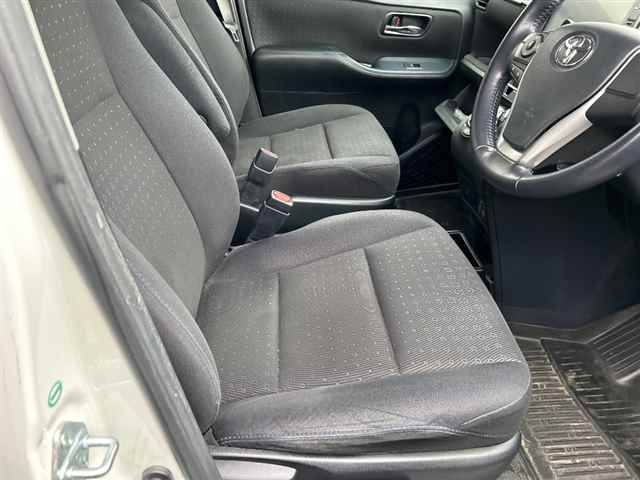 TOYOTA VOXY 2014