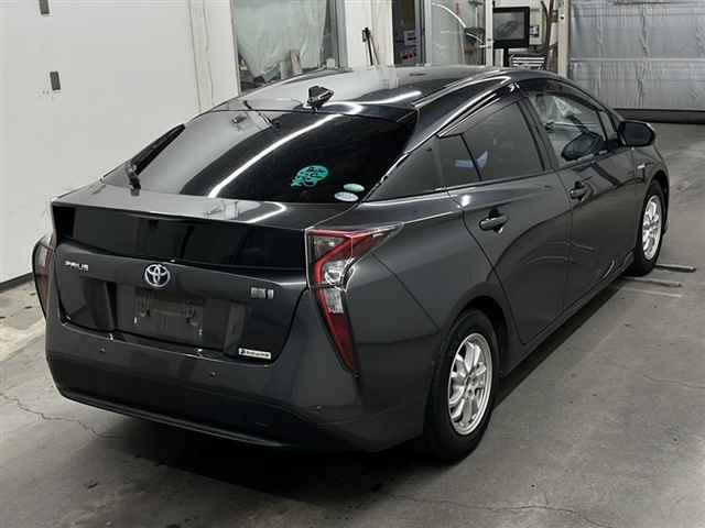 TOYOTA PRIUS 2017