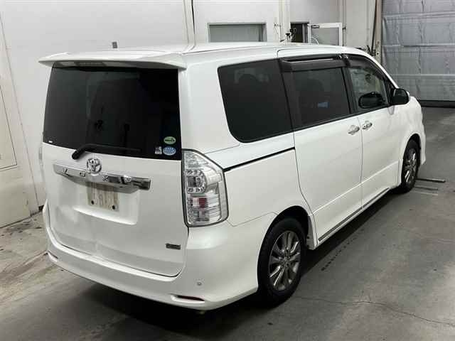 TOYOTA VOXY 2012