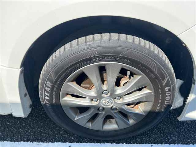 TOYOTA VOXY 2012