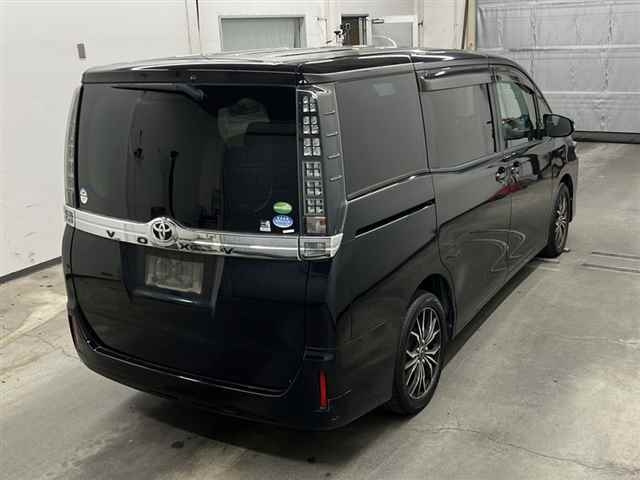 TOYOTA VOXY 2014