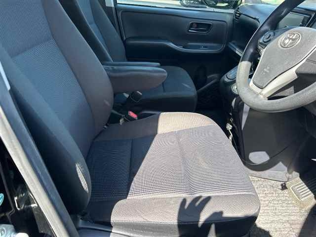 TOYOTA VOXY 2014