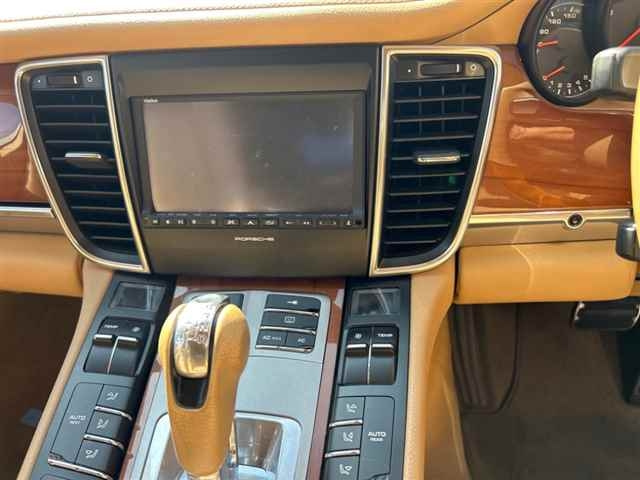 PORSCHE PANAMERA 2010