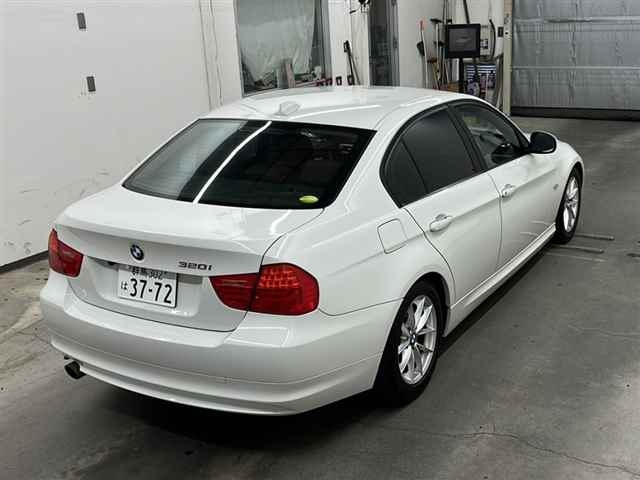 BMW 3 SERIES 2011