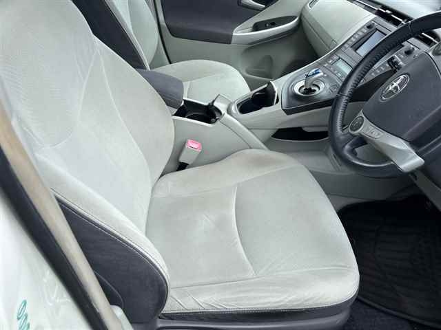 TOYOTA PRIUS 2011