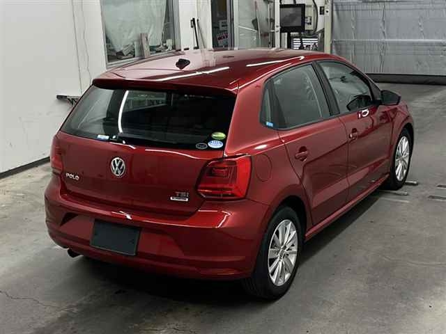 VOLKSWAGEN POLO 2016