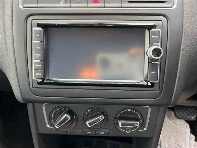 VOLKSWAGEN POLO 2016