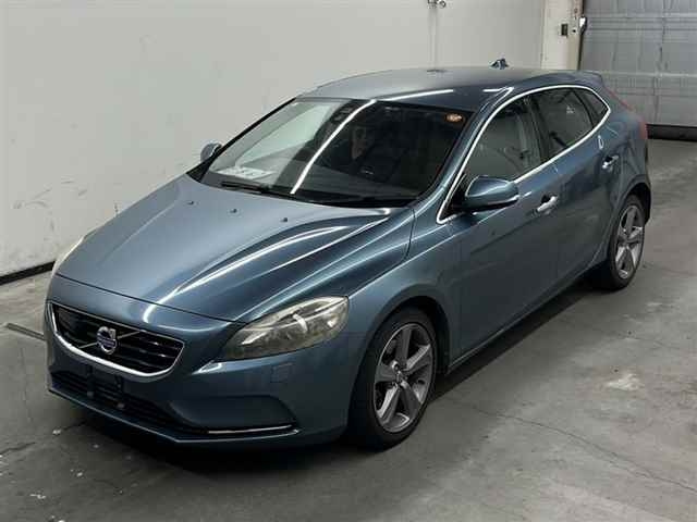 VOLVO V40 2015