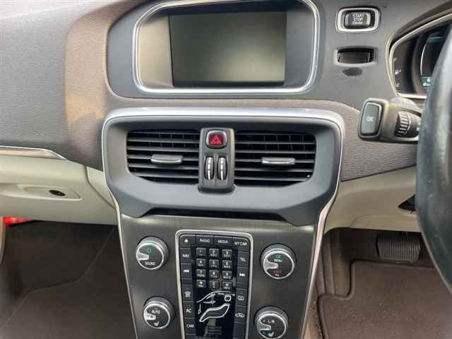 VOLVO V40 2015
