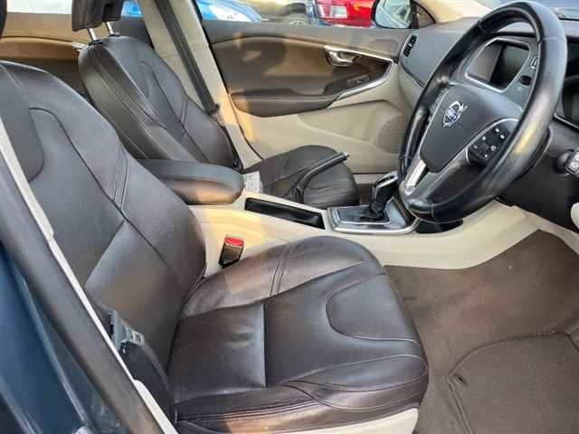 VOLVO V40 2015