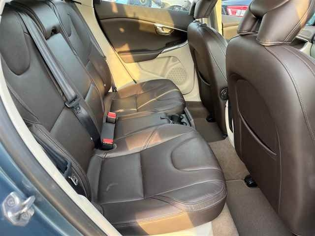 VOLVO V40 2015
