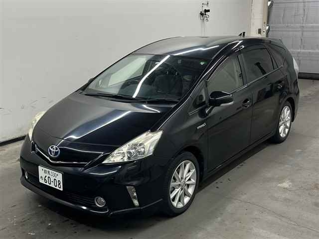 TOYOTA PRIUS ALPHA 2013