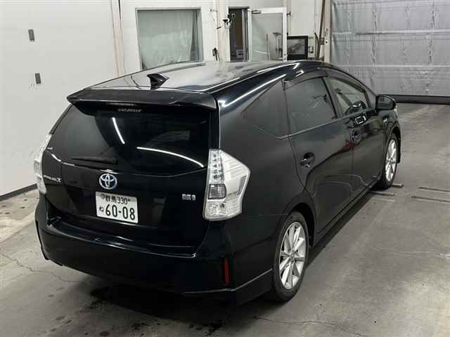 TOYOTA PRIUS ALPHA 2013