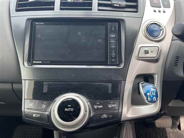 TOYOTA PRIUS ALPHA 2013