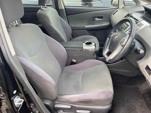 TOYOTA PRIUS ALPHA 2013