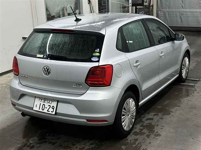 VOLKSWAGEN POLO 2015