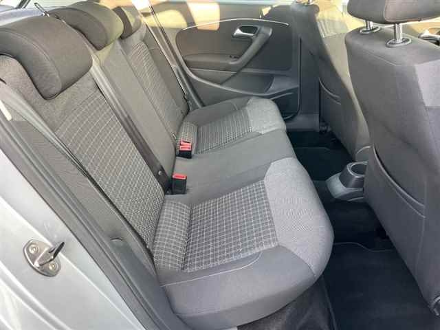 VOLKSWAGEN POLO 2015