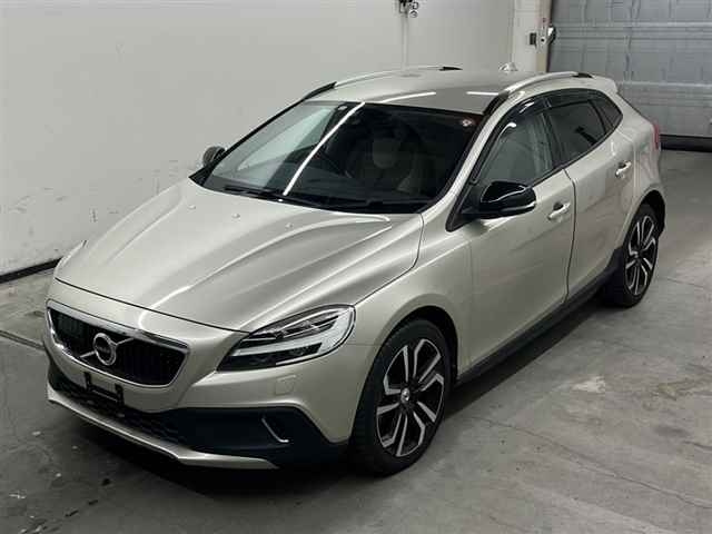 VOLVO V40 2017