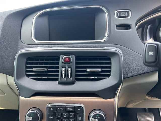 VOLVO V40 2017