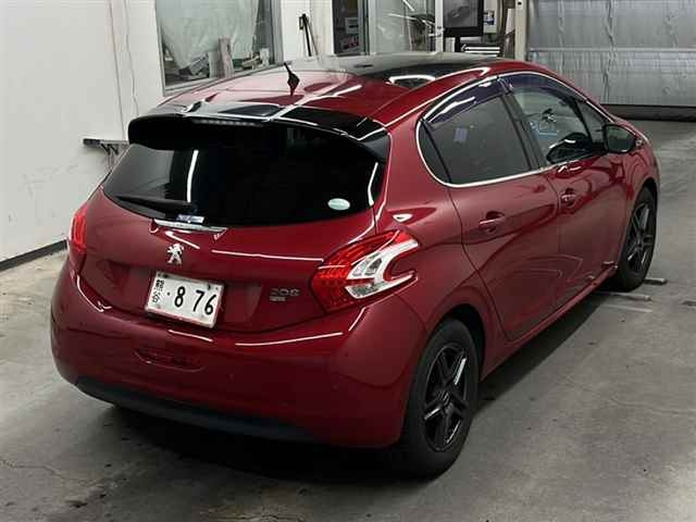 PEUGEOT 208 2015
