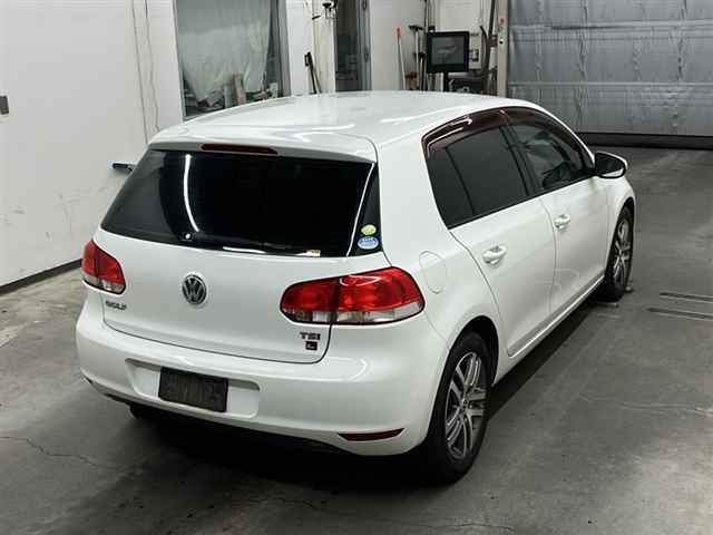 VOLKSWAGEN GOLF 2010