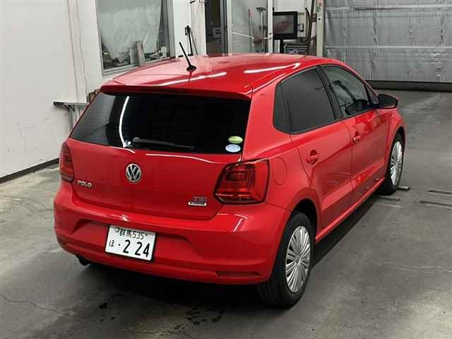 VOLKSWAGEN POLO 2016