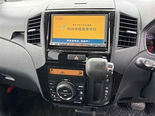 NISSAN ROOX 2011