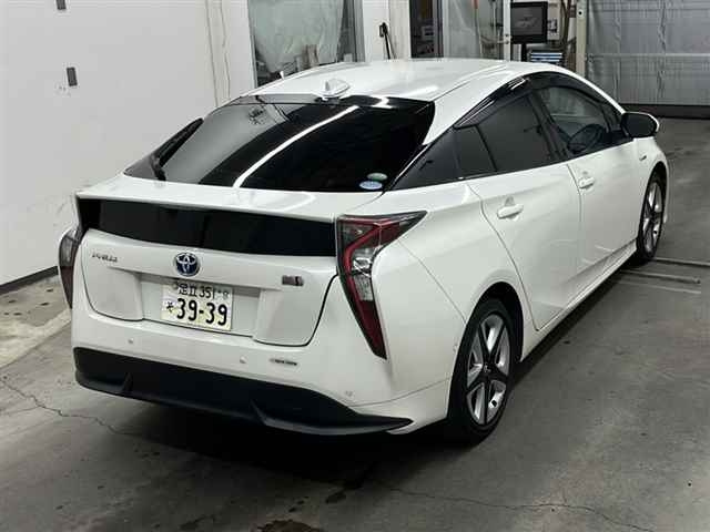TOYOTA PRIUS 2016
