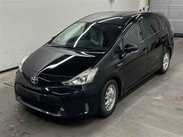 TOYOTA PRIUS ALPHA 2015