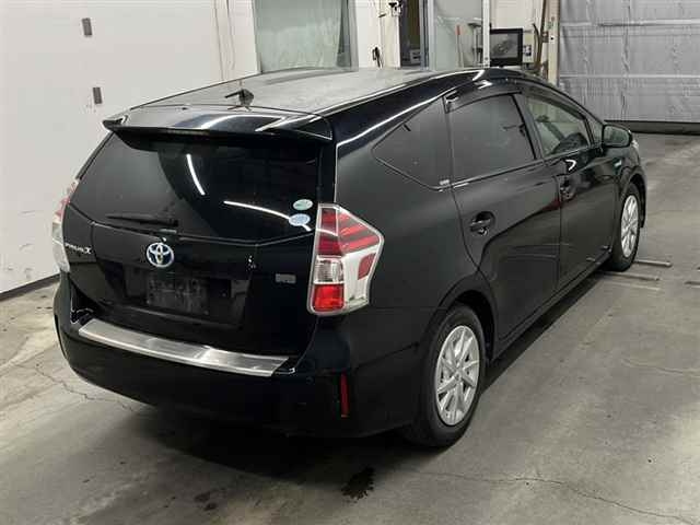 TOYOTA PRIUS ALPHA 2015