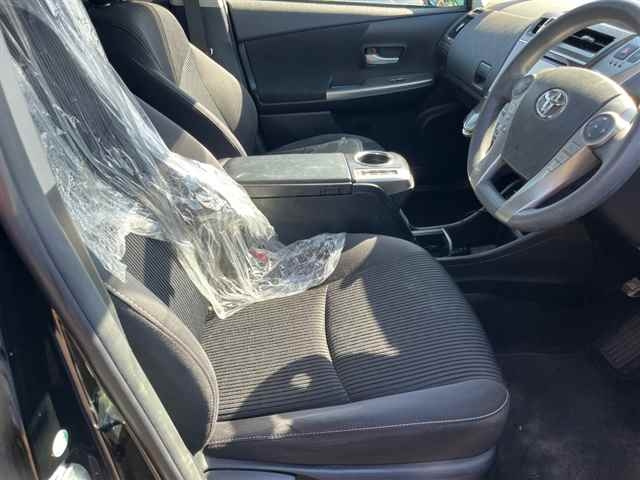 TOYOTA PRIUS ALPHA 2015