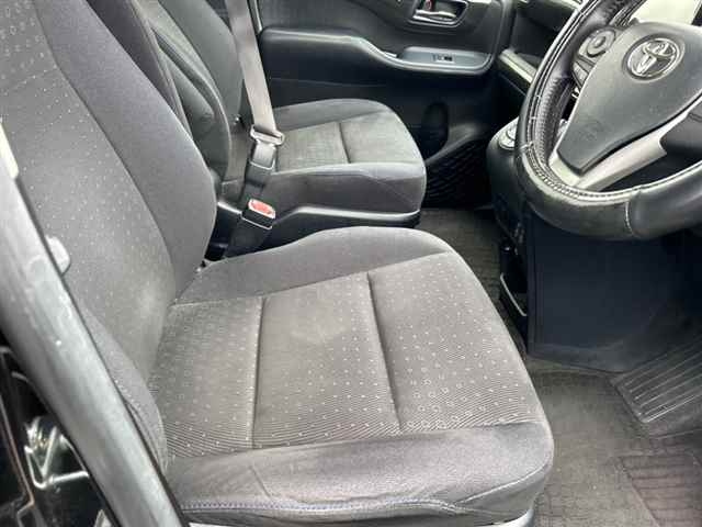 TOYOTA VOXY 2014