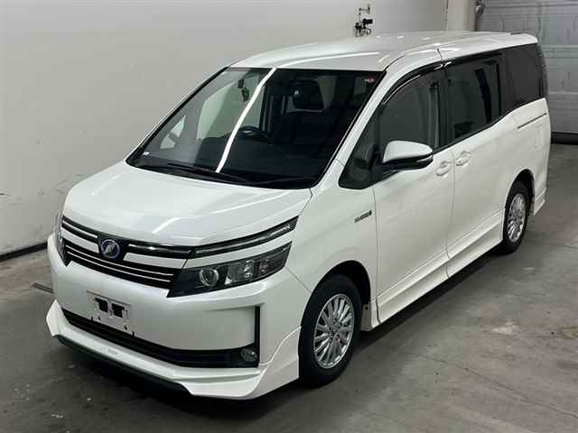 TOYOTA VOXY 2014