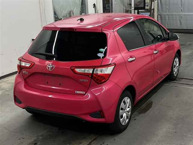TOYOTA VITZ 2017