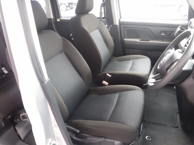 TOYOTA ROOMY 2022