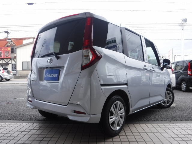 TOYOTA ROOMY 2022