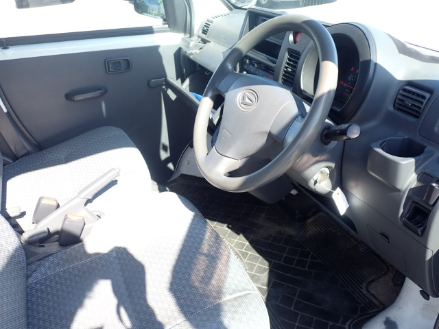 DAIHATSU HIJET VAN 2015
