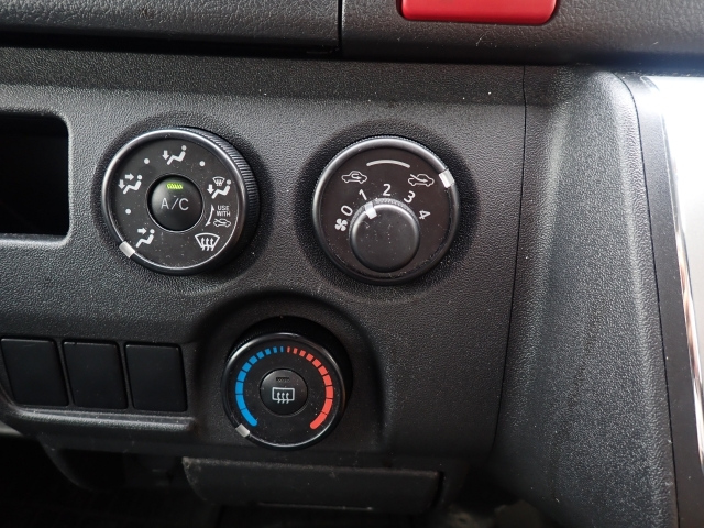 TOYOTA HIACE VAN 2019