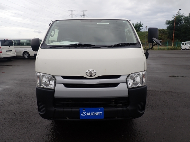 TOYOTA HIACE VAN 2019