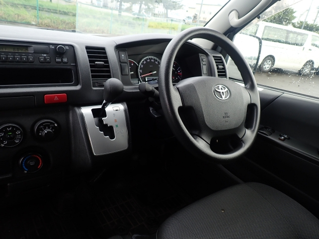 TOYOTA HIACE VAN 2019