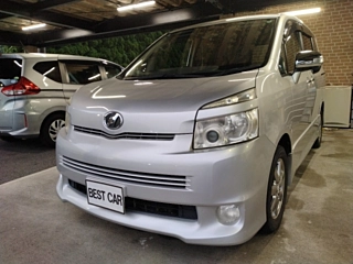 TOYOTA VOXY 2009