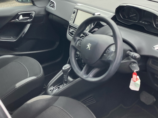 PEUGEOT 208 2017