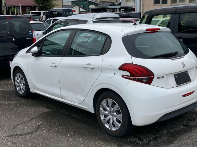 PEUGEOT 208 2017