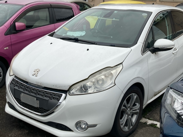 PEUGEOT 208 2013